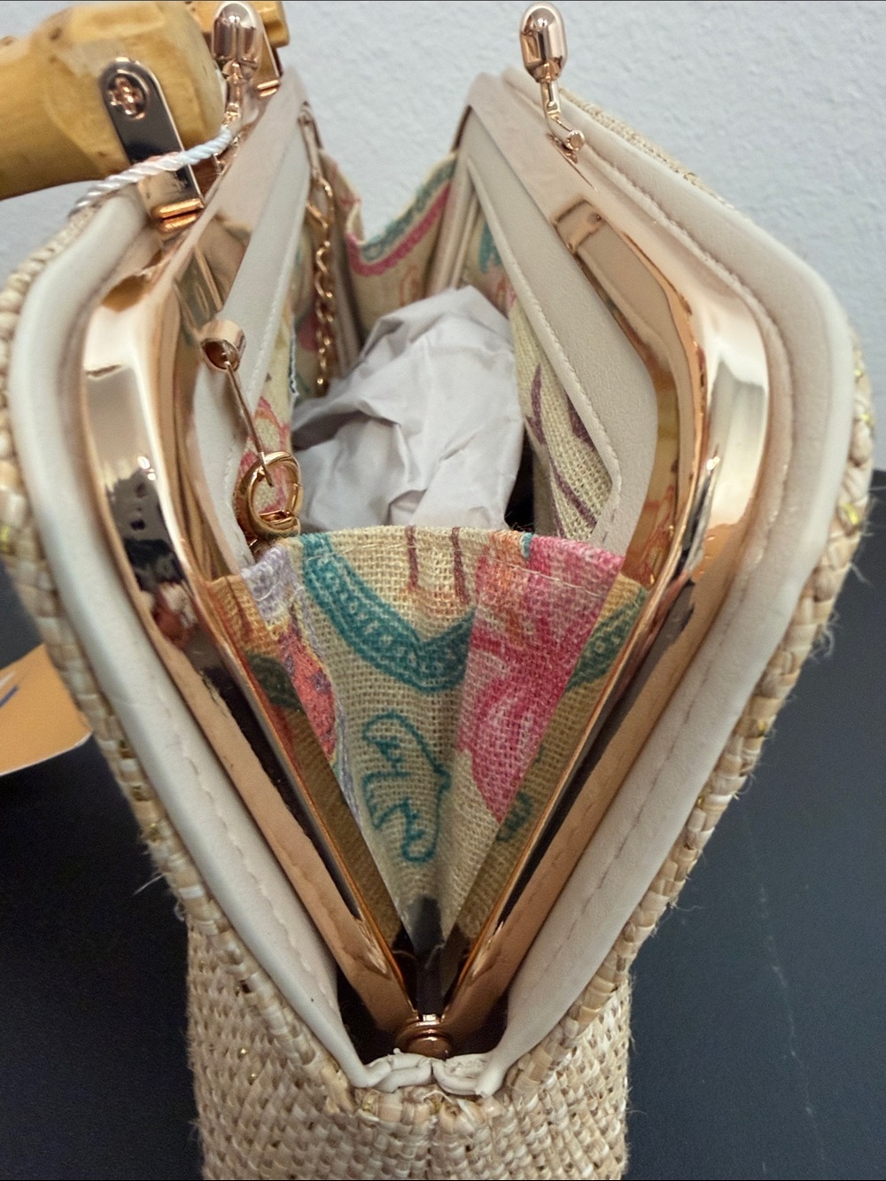 Tommy Bahama | Natural Clutch with Bamboo Handle & Kiss Lock w/Crossbody Chain 🌴 - Picture 10 of 10